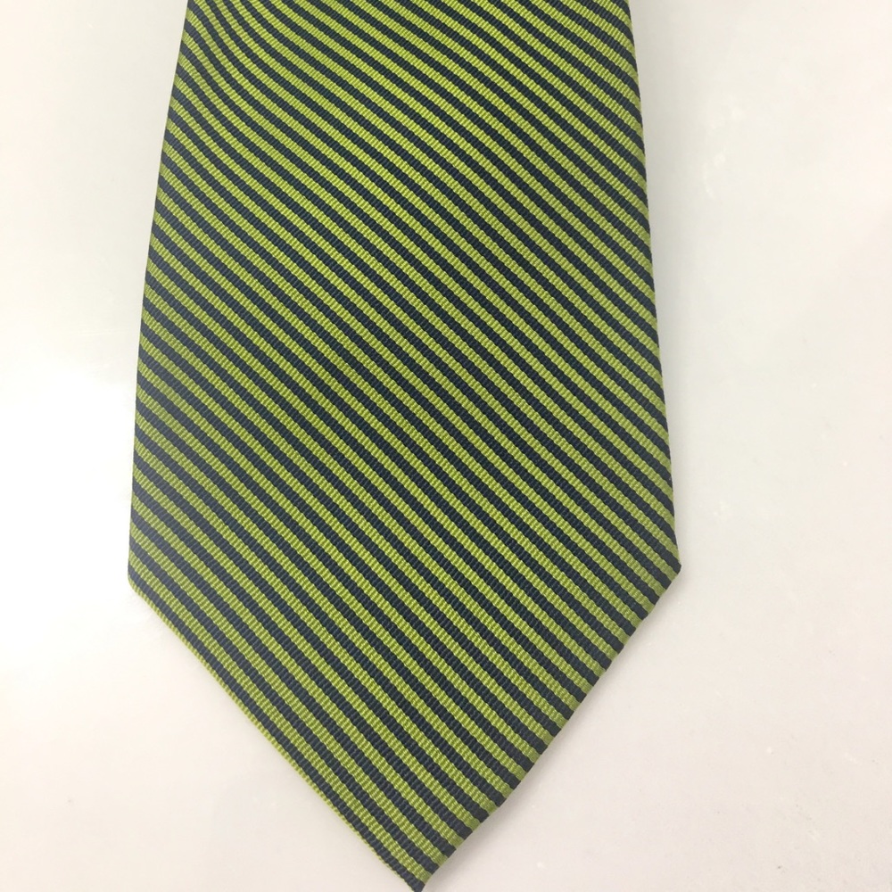 Roundtree & Yorke tie
